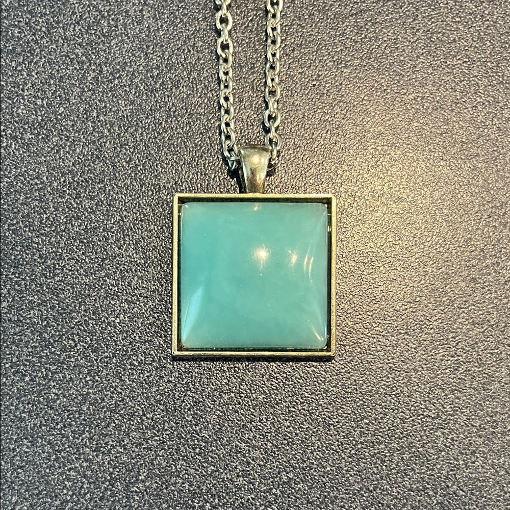 Chic Silver Necklace with Aqua Pendant
